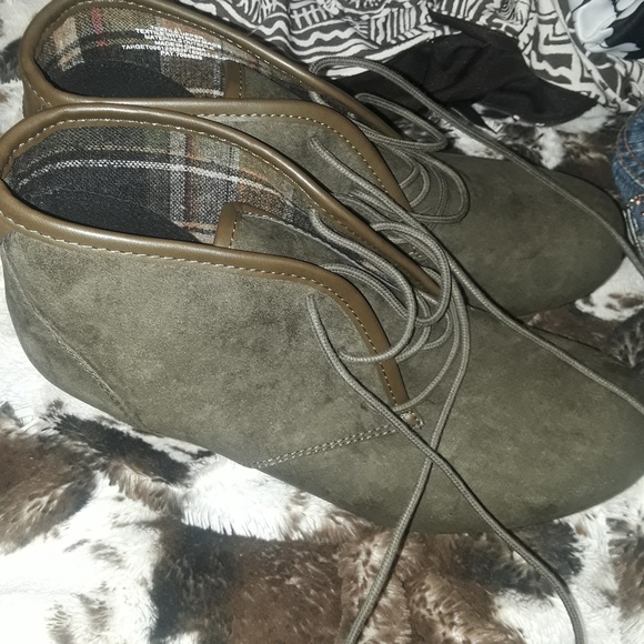 boots - Picture 3 of 3